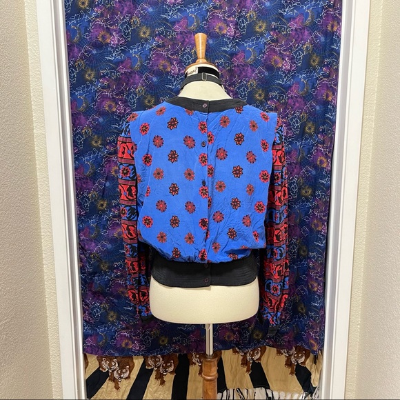 🌈 Lovely Vintage flower art blouse - Picture 5 of 11